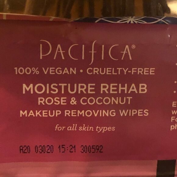 Moisture Rehab Rose &Coconut Makeup Removing Wipes - Picture 5 of 12